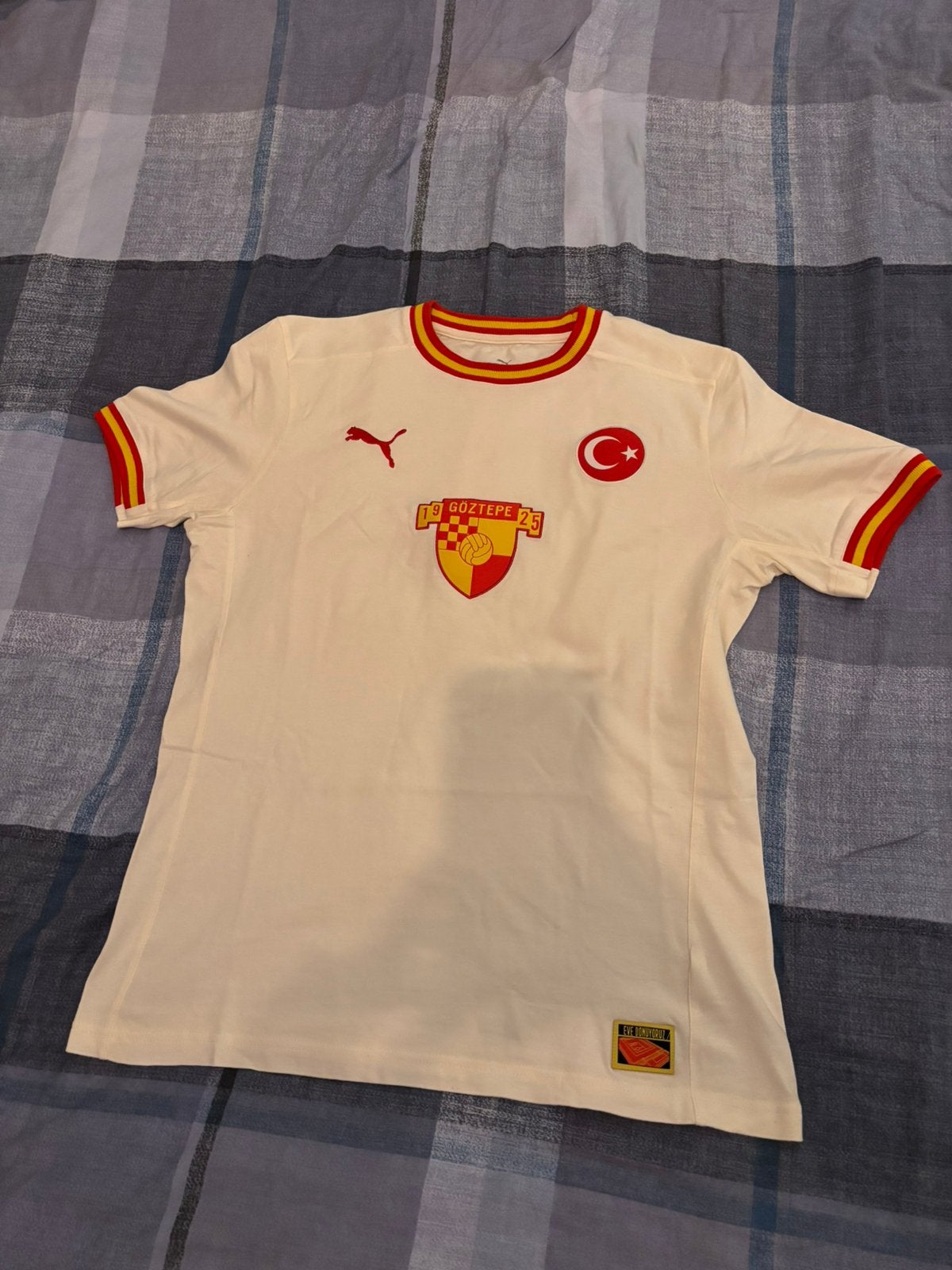 FK Göztepe Puma shirt (M), Verzamelen, Sportartikelen en Voetbal, Ophalen of Verzenden, Zo goed als nieuw, Buitenlandse clubs