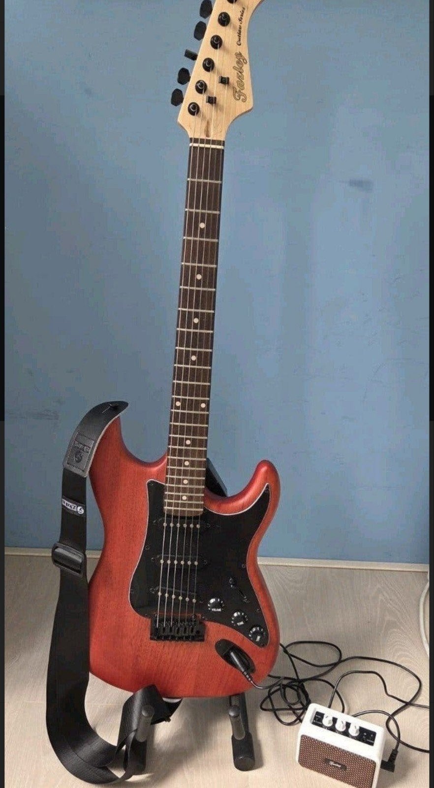 complete Fazley elecktrische gitaar met toebehoren ( starter, Muziek en Instrumenten, Snaarinstrumenten | Gitaren | Elektrisch
