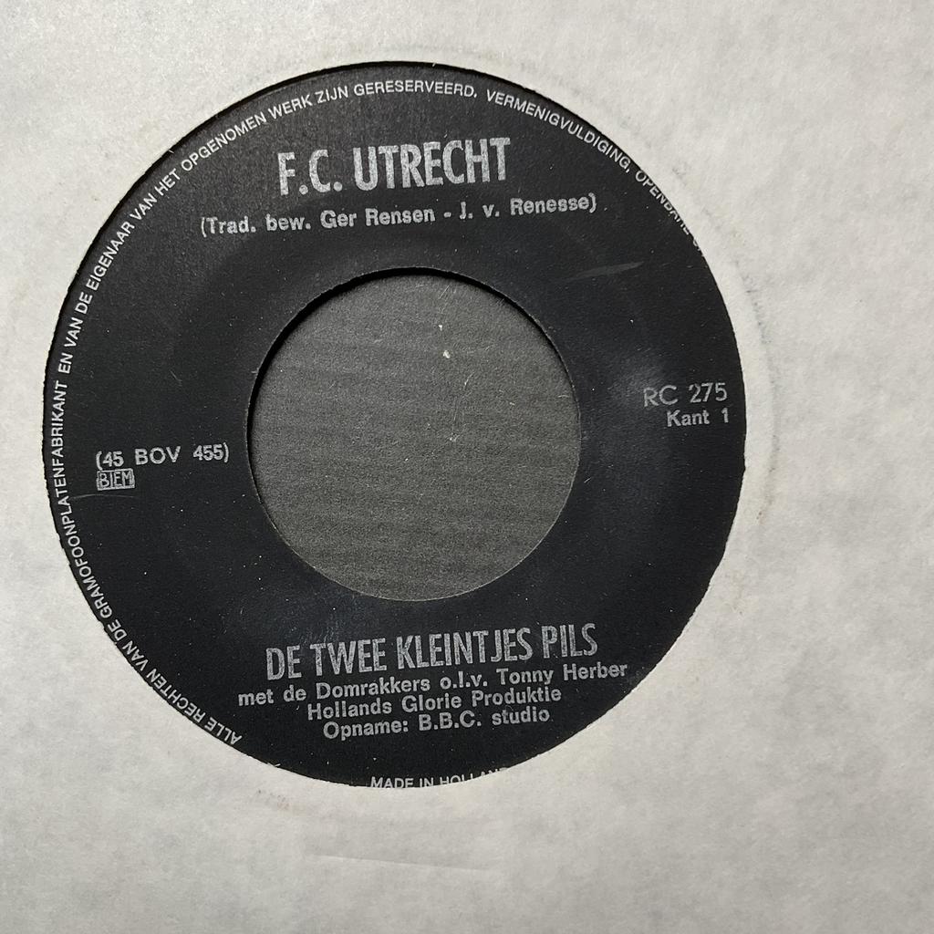 Twee kleintjes pils - F.C. Utrecht, Ophalen of Verzenden, Gebruikt, Pop