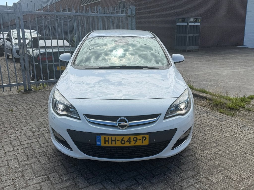 Opel Astra 1.4 Turbo GT SPORT 140PK! XENON l LEER l AIRCO l, Voorwielaandrijving, Euro 5, Gebruikt, 680 kg
