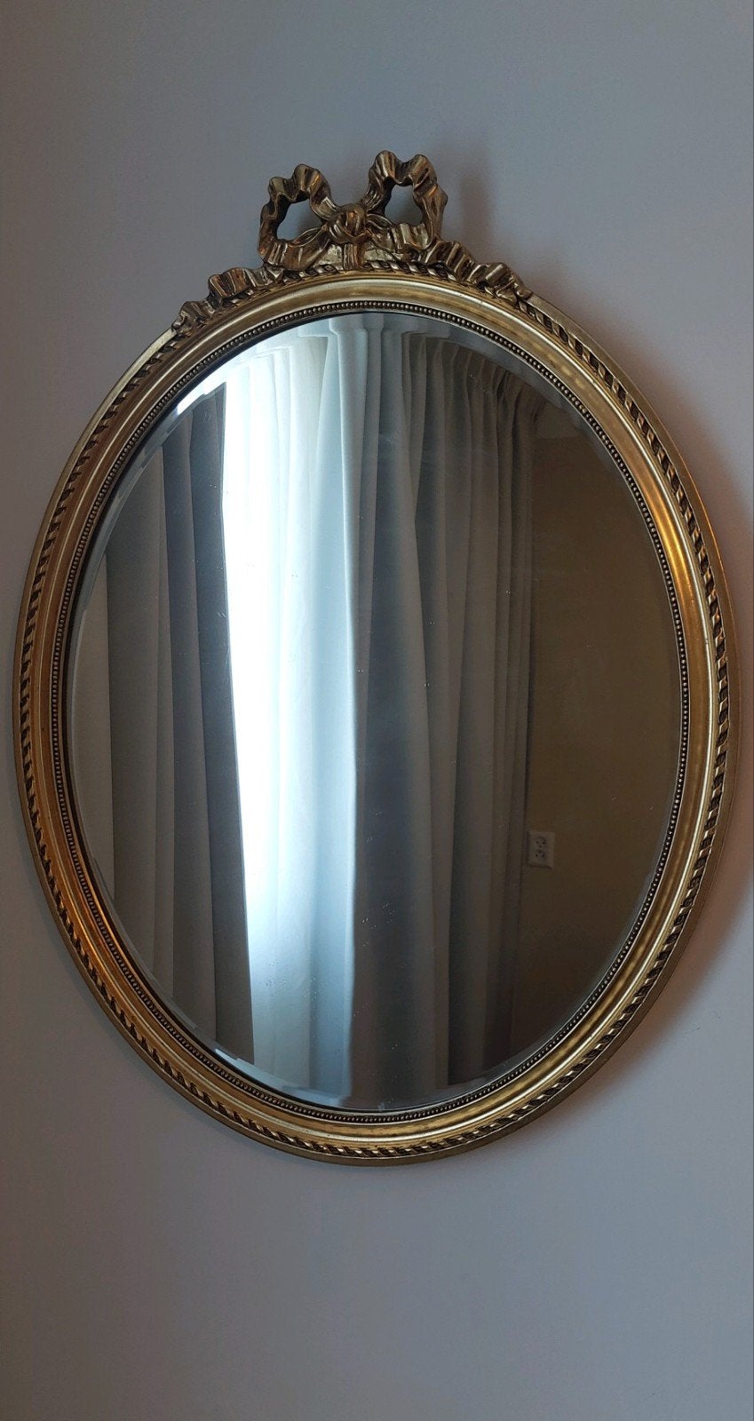 Vintage ovaal gouden spiegel met strikdetail, Ophalen of Verzenden, Rond, Minder dan 50 cm, Minder dan 100 cm