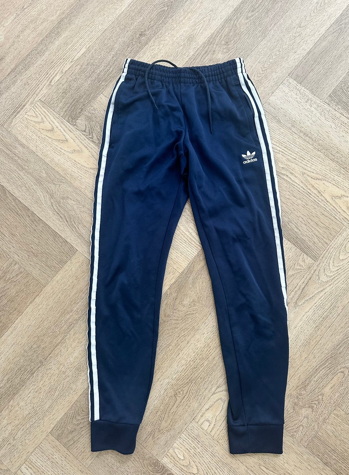 Trainingsbroek Adidas maat S, Ophalen