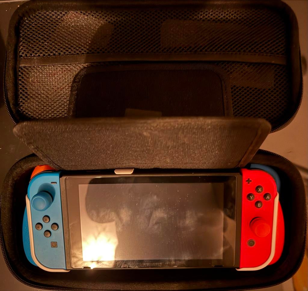 Nintendo Switch en doos met sull & co  grip, Ophalen of Verzenden, Zo goed als nieuw, Met 2 controllers, Switch Original