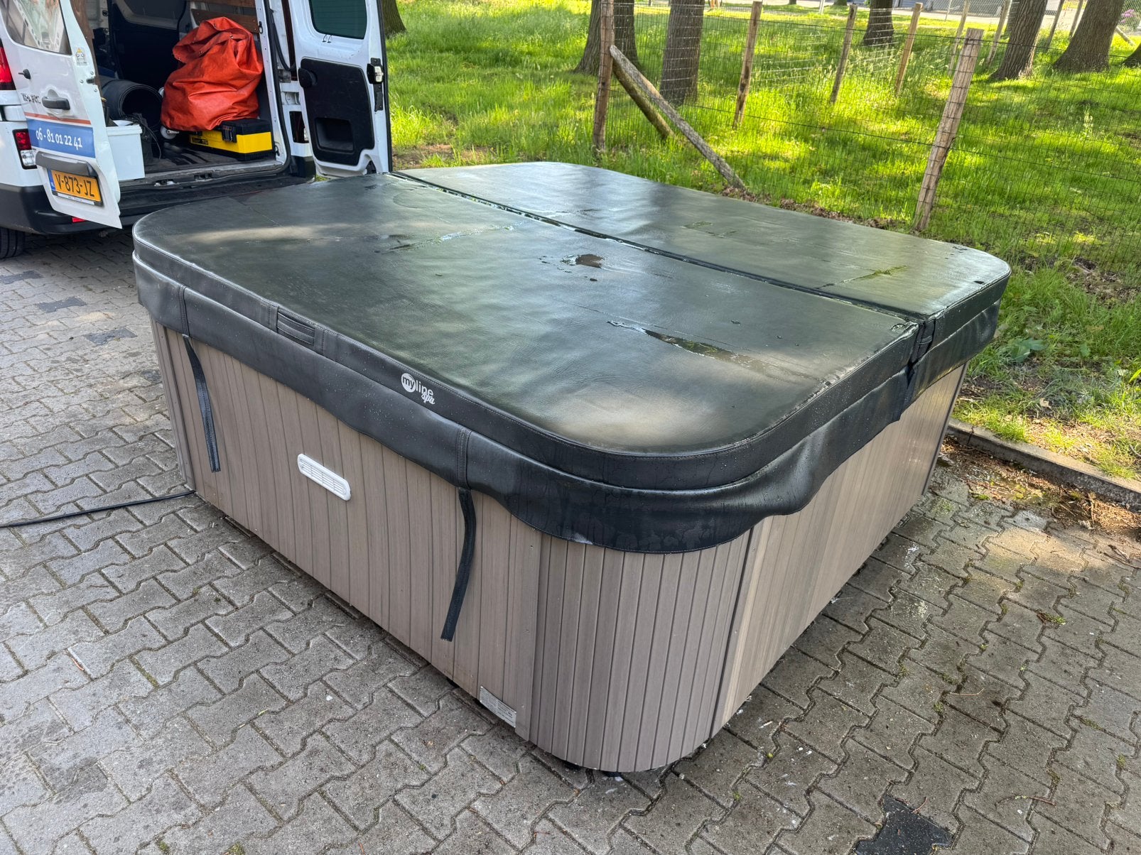 Jacuzzi 6 pers besturing balboa merk Wellis, Tuin en Terras, Bubbelbaden en Hottubs, Ophalen of Verzenden, Gebruikt, Vast
