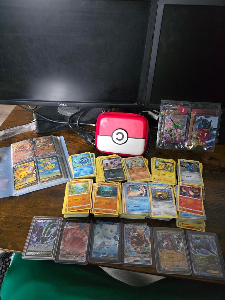 Verzameling van 1500 Pokemon kaarten & accesoires, Ophalen of Verzenden, Gebruikt, Meerdere kaarten, Foil