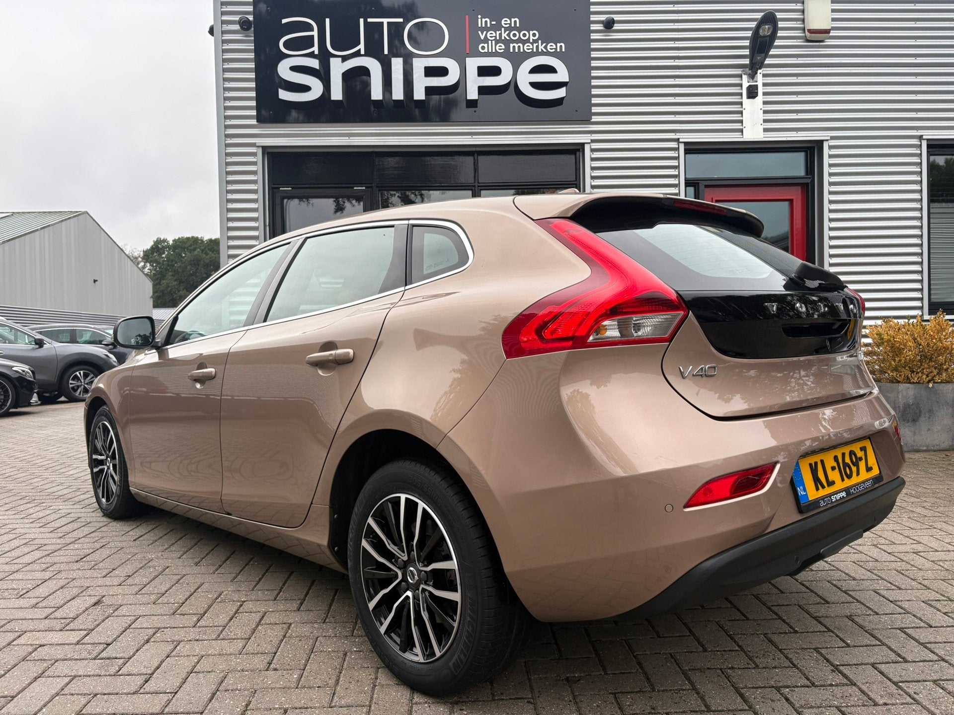 Volvo V40 2.0 T2 Nordic+ INSCRIPTION-PANODAK-DEALERONDERHOUD, Voorwielaandrijving, Dealer onderhouden, Gebruikt, Euro 6