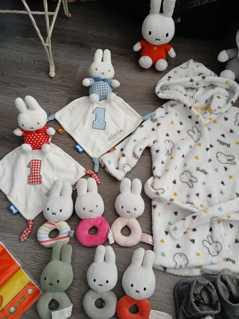 Groot Nijntje pakket:knuffels, badjas+slofjes en rammelaars, Ophalen of Verzenden, Gebruikt