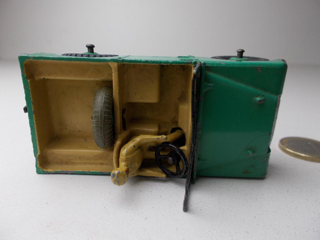 1953 Dinky Toys 27D LAND ROVER + DRIVER (GREEN) I.g.st., Hobby en Vrije tijd, Modelauto's | 1:43, Ophalen of Verzenden, Zo goed als nieuw