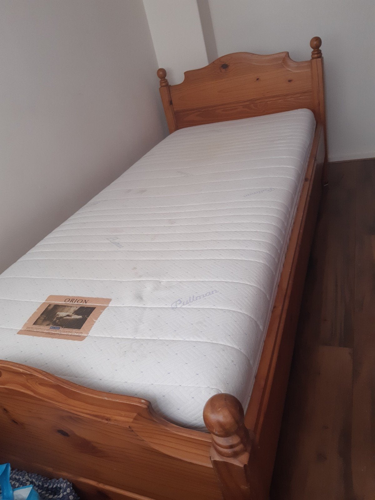 Eenpersoonsbed van grenenhout met uitschuifbare bergladed, Ophalen, Gebruikt, 90 cm, Eenpersoons