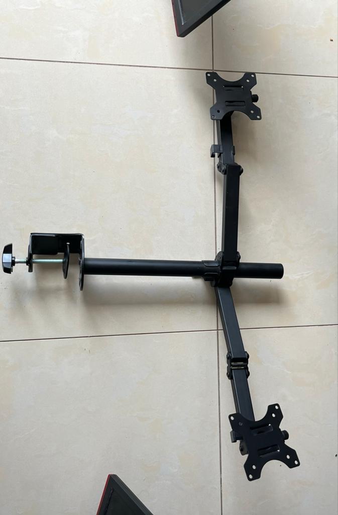 Dubbele Monitor arm +  2 beeldschermen, Computers en Software, Monitoren, Ophalen of Verzenden, Gebruikt