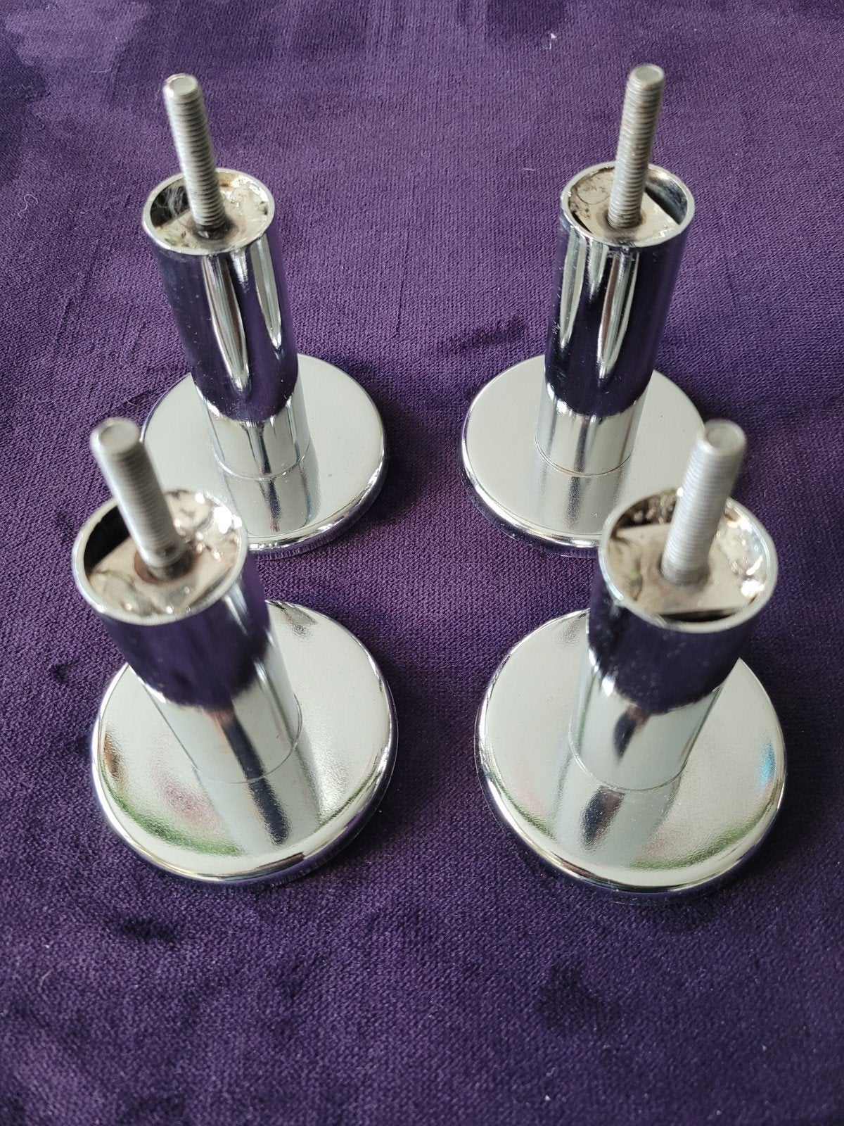 4 Pootjes Zilver verzinkt hoogte 10 cm
Draad M8 lengte 3 cm, Ophalen of Verzenden