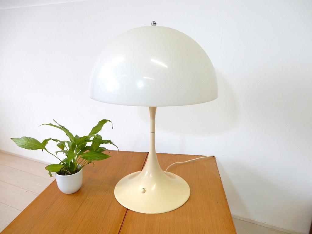 vintage lamp jaren 70 PANTHELLA VERNER PANTON LOUIS POULSEN, Huis en Inrichting, Lampen | Tafellampen, Kunststof, Gebruikt, 50 tot 75 cm