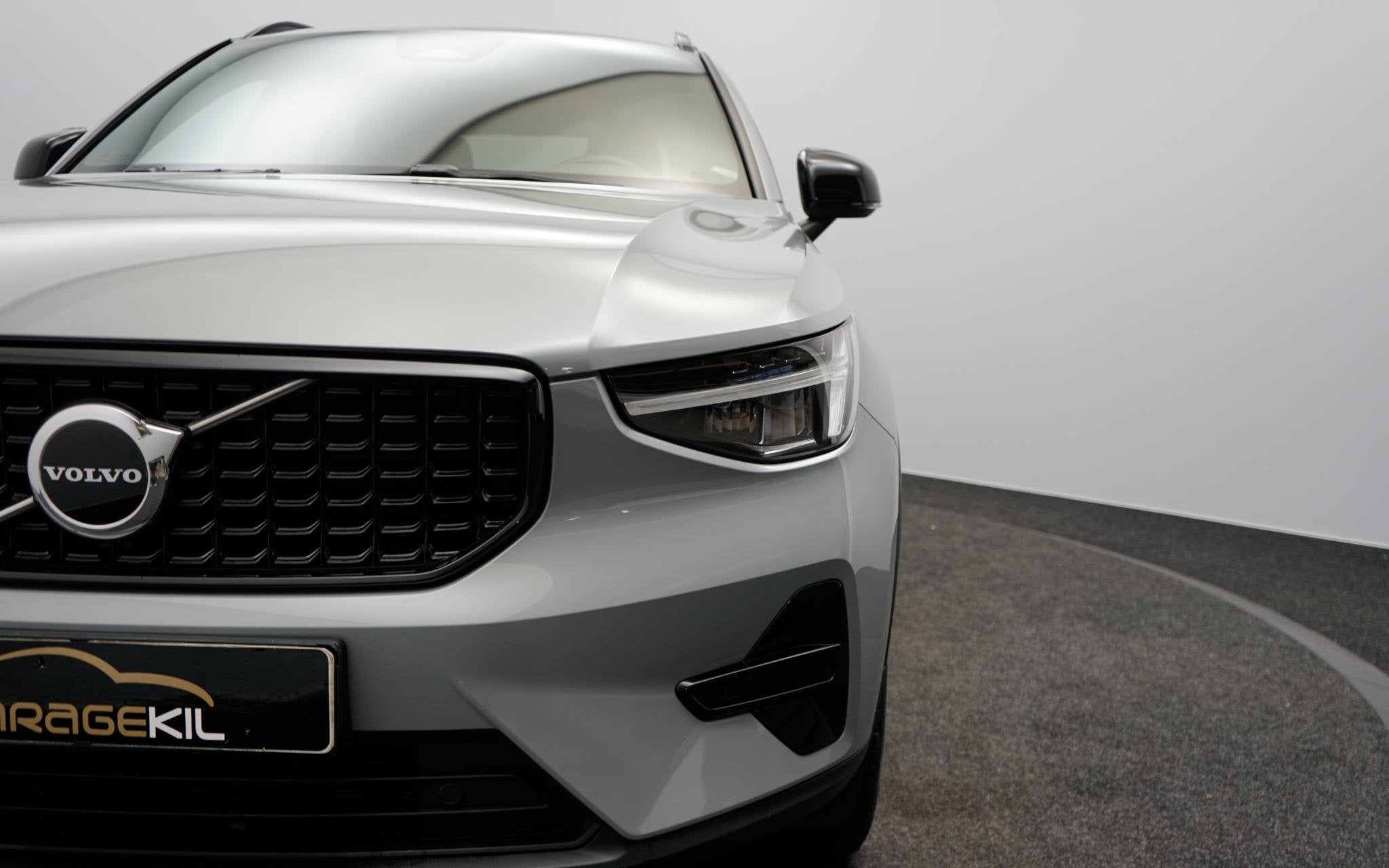 Volvo XC40 2.0 B3 Plus Dark Dealer onderh / 1ste eigenaar /, Automatische klimaatregeling, Gebruikt, Euro 6, 4 cilinders