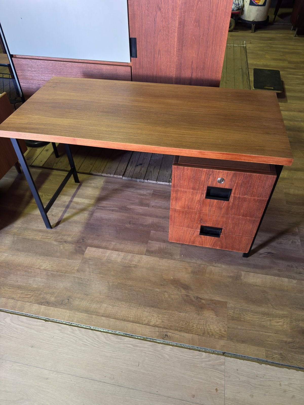 Vintage pastoe bureau, Ophalen, Zo goed als nieuw