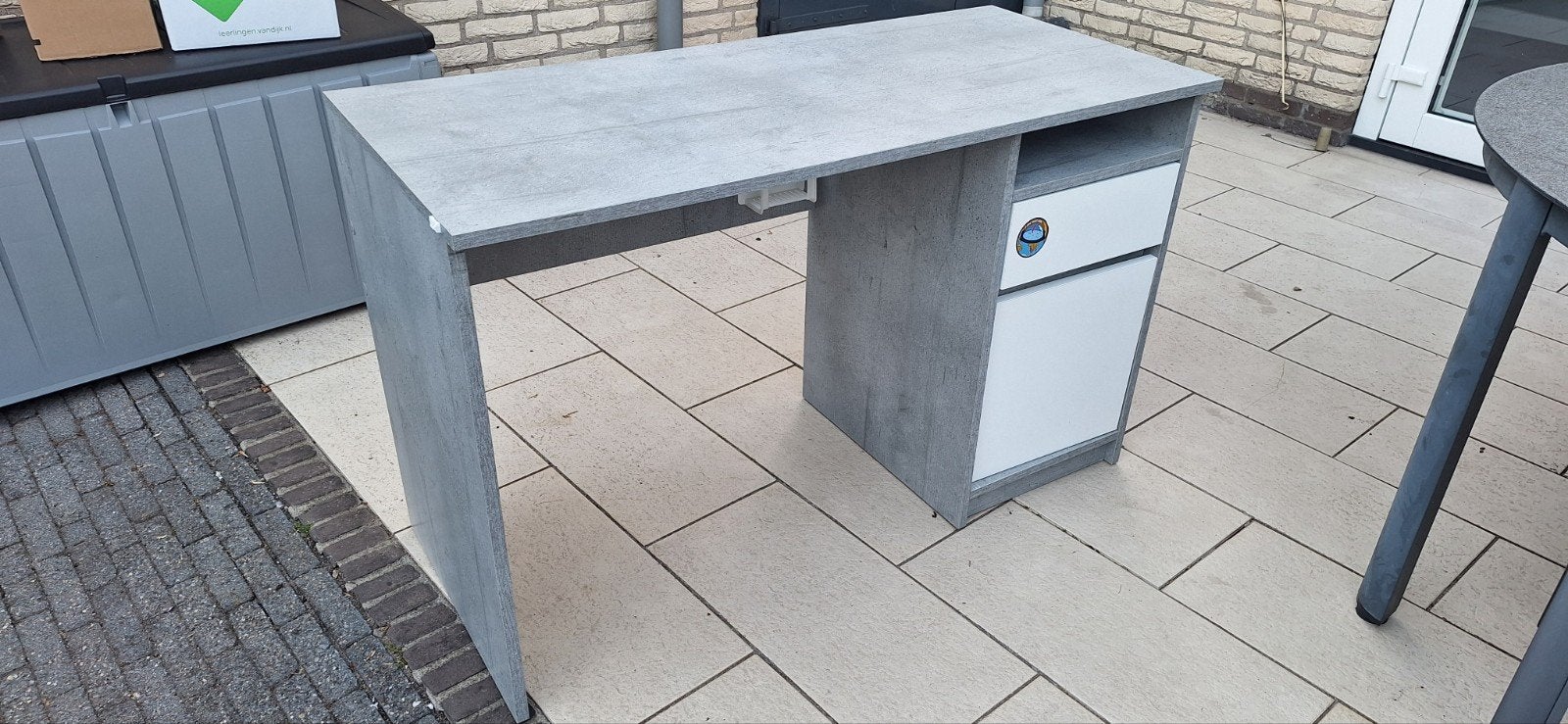 Gratis bureau - gebruikt maar klaar voor een 2e ronde, Ophalen, Gebruikt