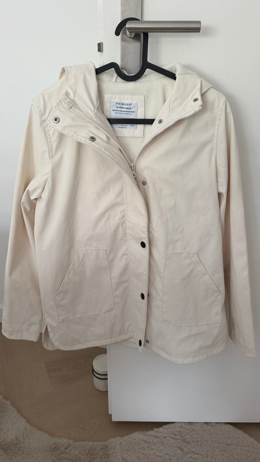 Primark Regenjas Crème - Maat 146cm (10-11 jaar), Kinderen en Baby's, Kinderkleding | Overige, Zo goed als nieuw, Jongen of Meisje