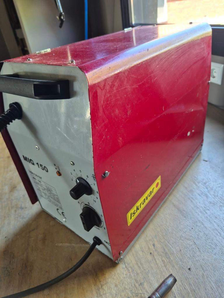 Iskravar MIG 150 Lasapparaat - 230v Gebruikt, Ophalen, Gebruikt, 150 tot 250 ampère, Co2
