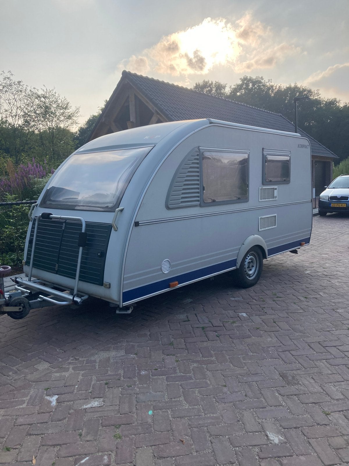 Kip Kompact KC37 (1997) met middenkeuken en extra zitje., Caravans en Kamperen, Luifel, Kip, Omvormbare zithoek, Treinzit