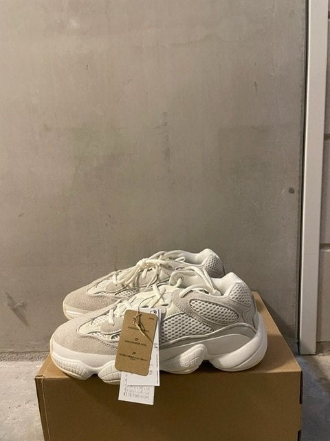 Adidas Yeezy 500 Bone White Sneakers nieuw maat 40 2/3, Wit, Nieuw, Ophalen of Verzenden, Sneakers of Gympen