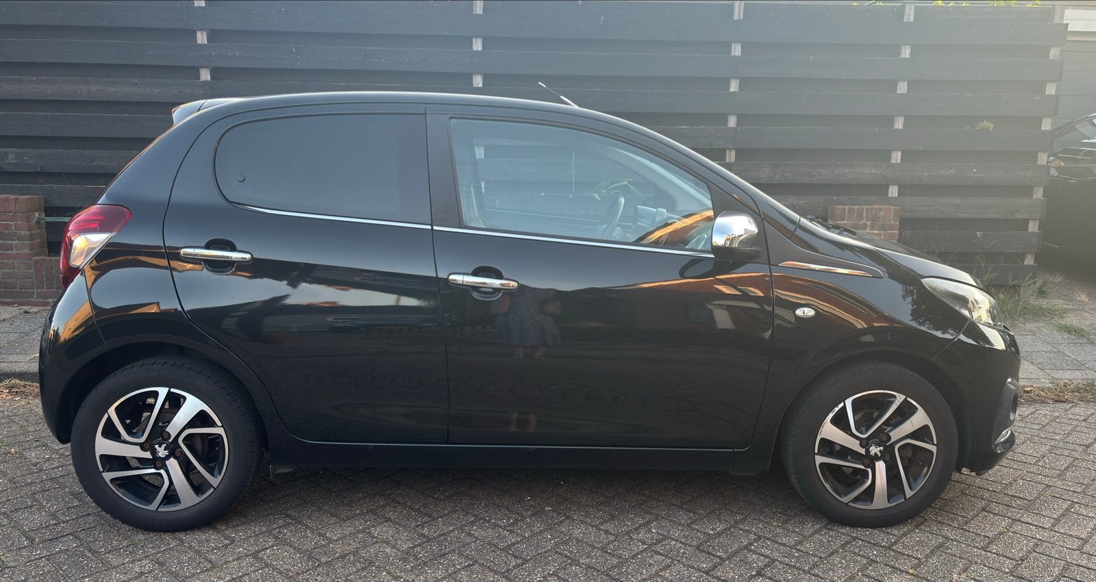 Peugeot 108 Allure Zwart [Automaat] Leder, clim control, cam, Stoelverwarming, 4 stoelen, Zwart, 24 km/l