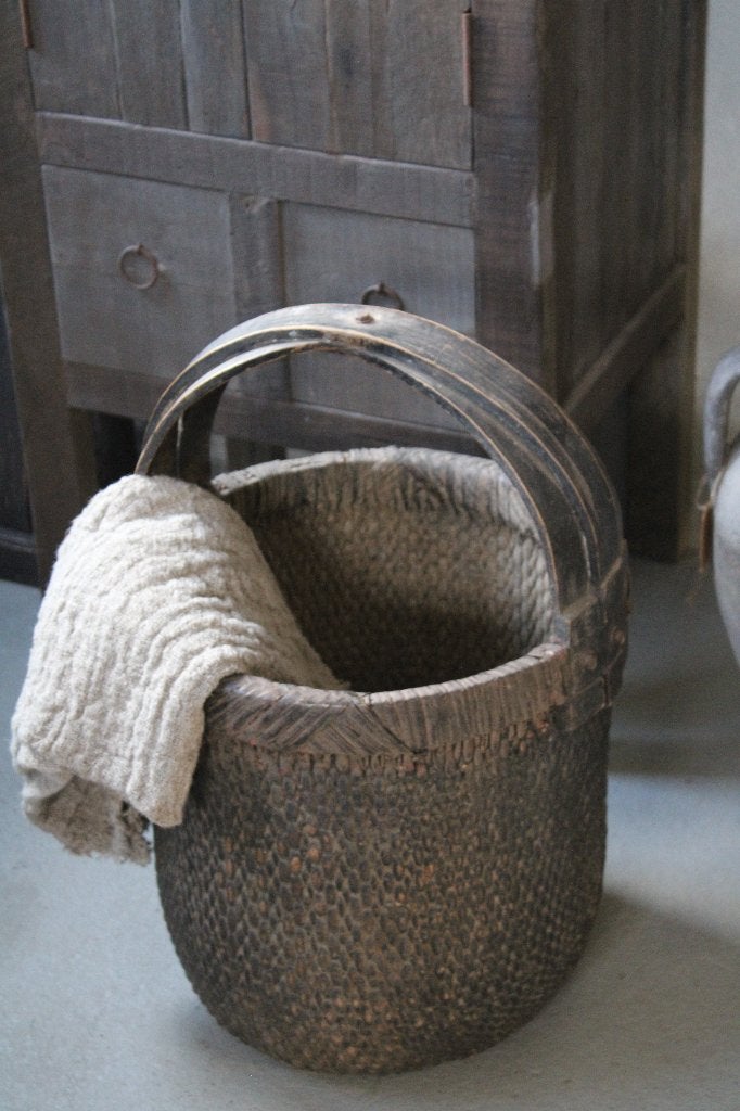 grote oude Chinese rattan mand met hengsel, Huis en Inrichting, Woonaccessoires | Schalen en Manden, Ophalen, Mand, Rond, Nieuw