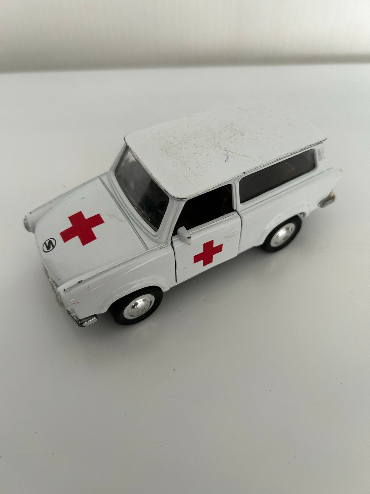 Trabant 601 Ambulance DDR-1989 Speelgoedauto, Ophalen of Verzenden, Gebruikt