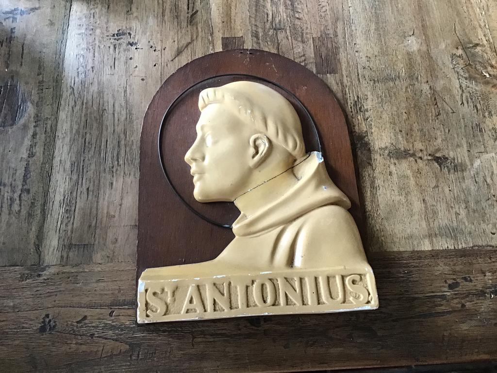 Oud gipsen wandbeeld bas-reliëf heilige Sint Antonius, Ophalen of Verzenden