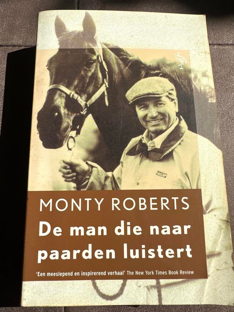 Monty Roberts - De man die naar paarden luistert, Boeken, Ophalen of Verzenden, Zo goed als nieuw
