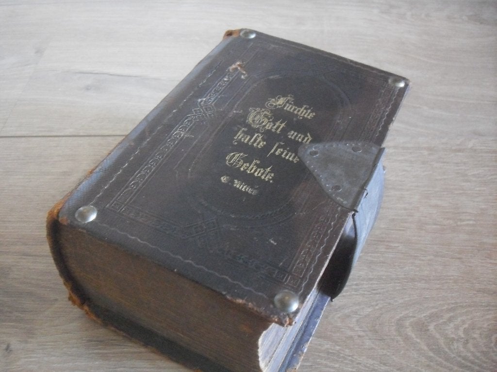 antieke duitse bijbel metalen sluiting, Ophalen of Verzenden
