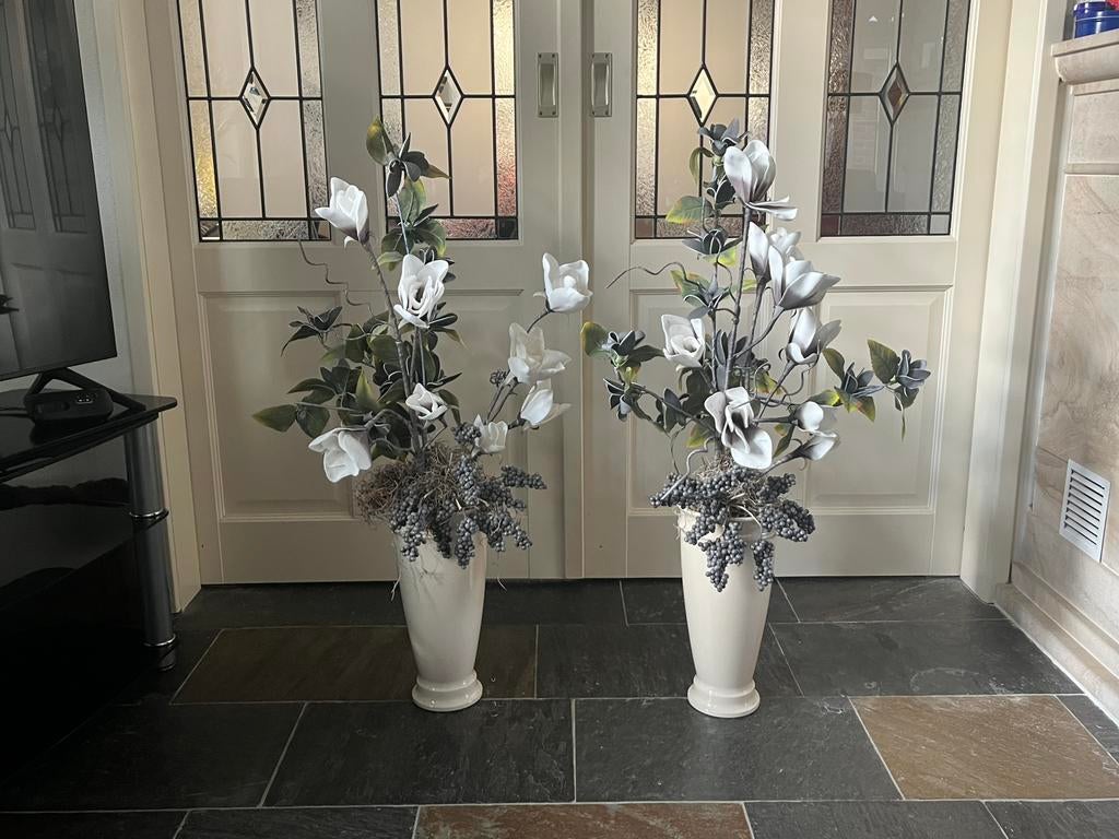 Kunstbloemen in 2 vazen, Ophalen, Zo goed als nieuw