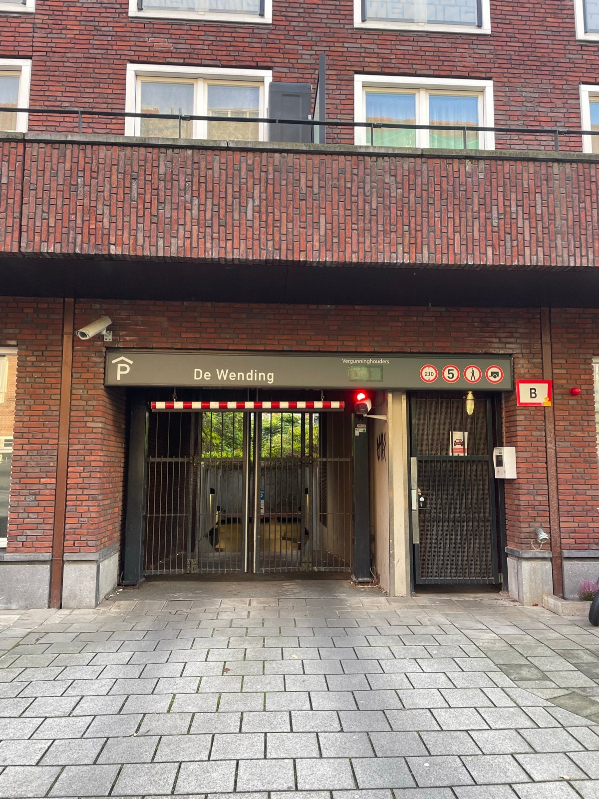 Parkeerplaats in garage te huur - Amsterdam West / Baarsjes, Ophalen, Nieuw