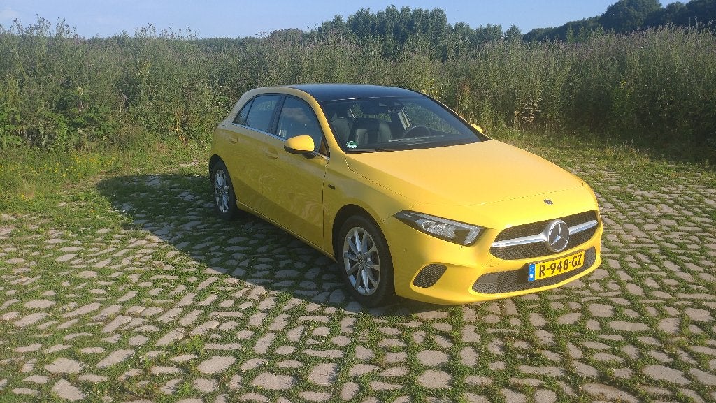 Mercedes-Benz A-Klasse A 250 e 218pk 8G-DCT 2020 Geel, 4 cilinders, 1600 kg, 93 €/maand, Parkeercamera
