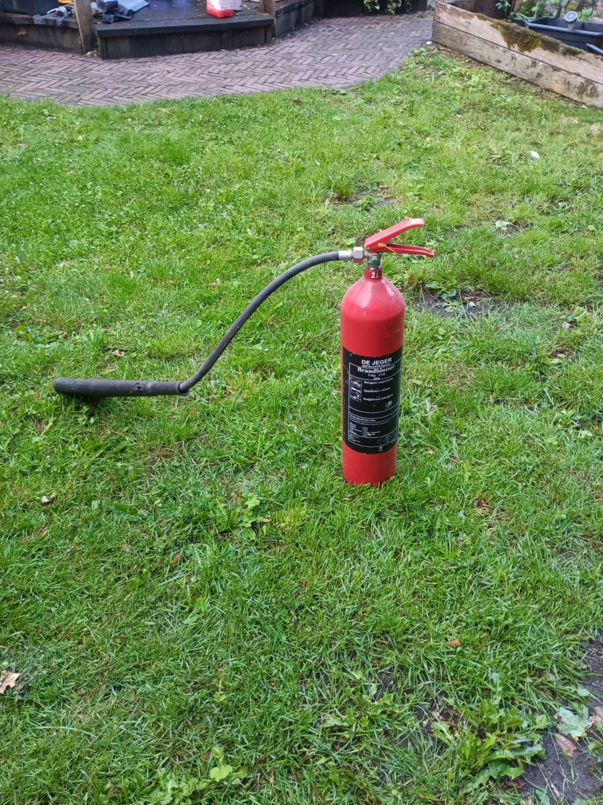 Co2 brandblusser, Ophalen