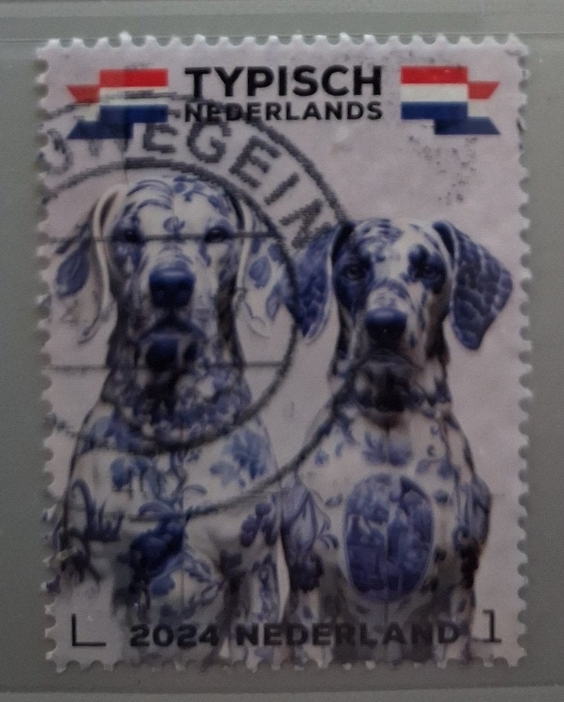 Typisch Nederlands  2024 delfts blauw honden, Ophalen of Verzenden, Na 1940, Gestempeld