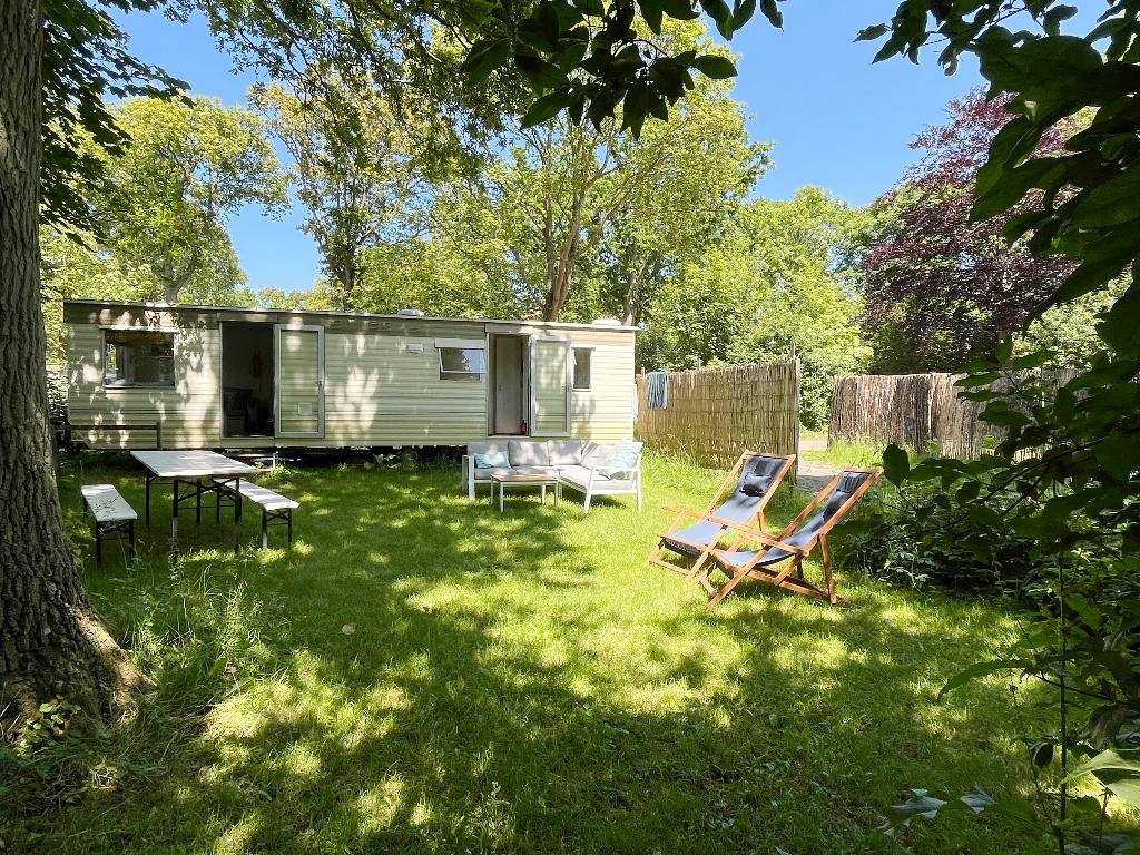Stacaravan Bakkum met grote tuin en trampoline