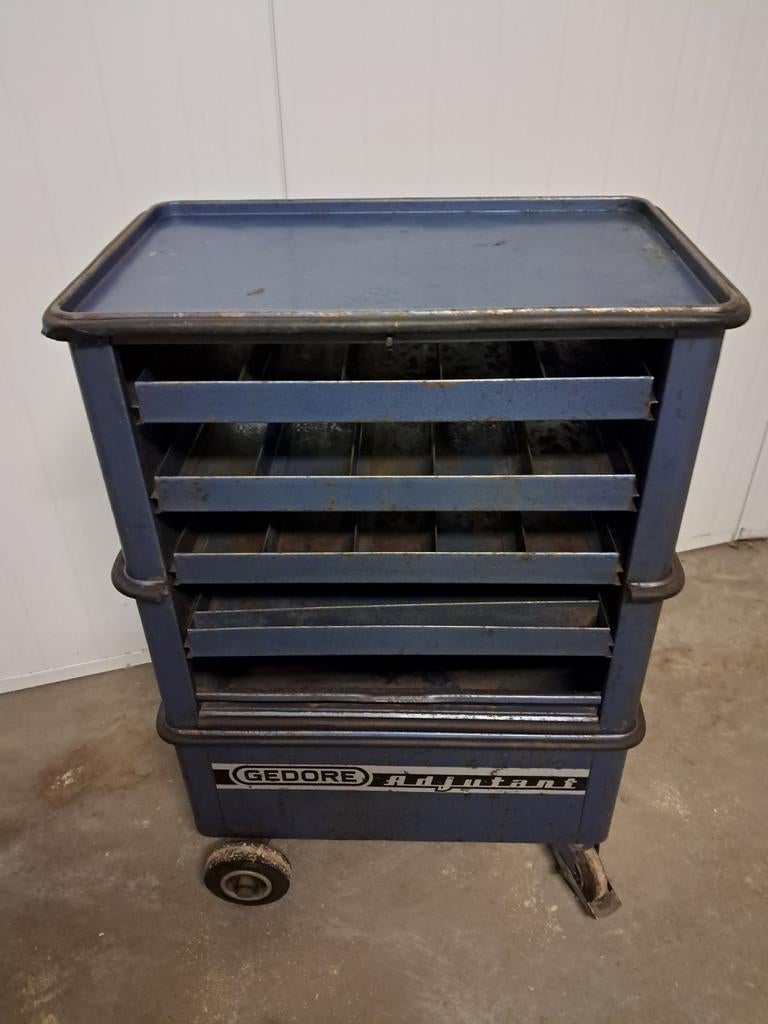 Gedore Adjutant gereedschapwagen, Ophalen