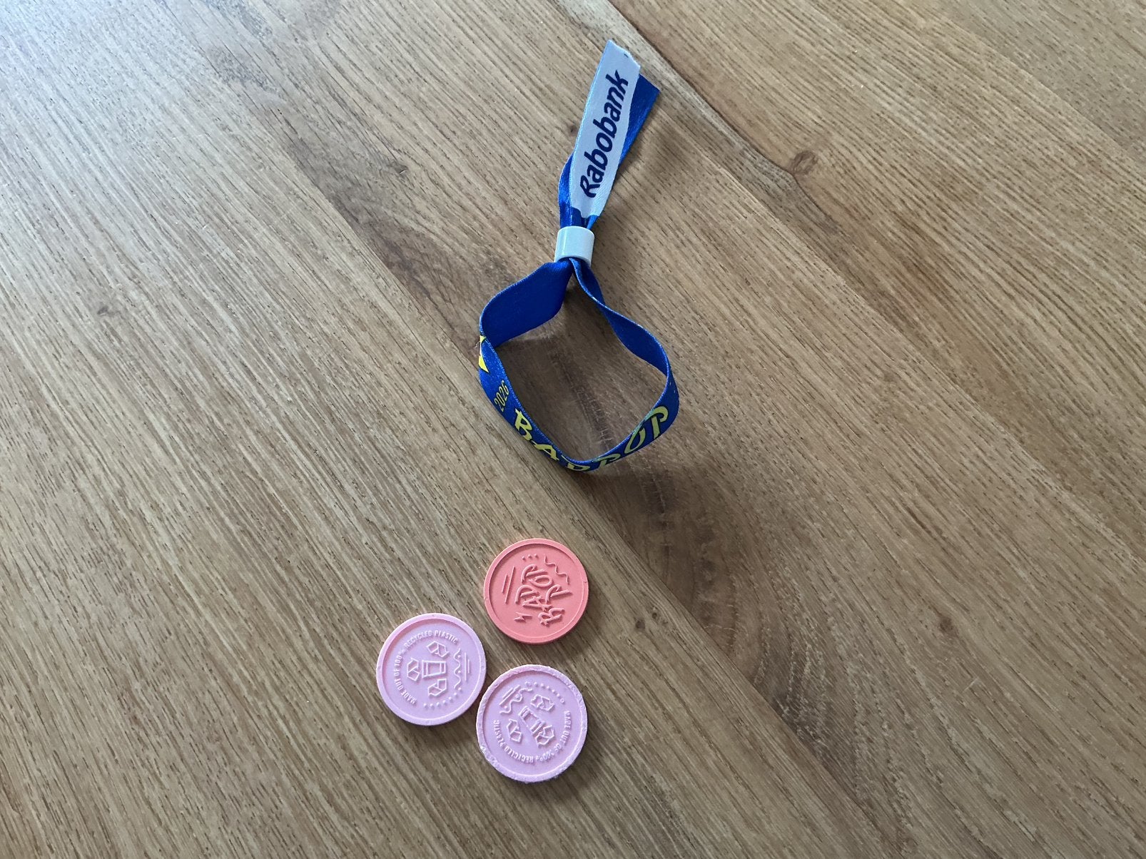 3 badpop munten en armbandje 1 euro, Ophalen of Verzenden, Gebruikt