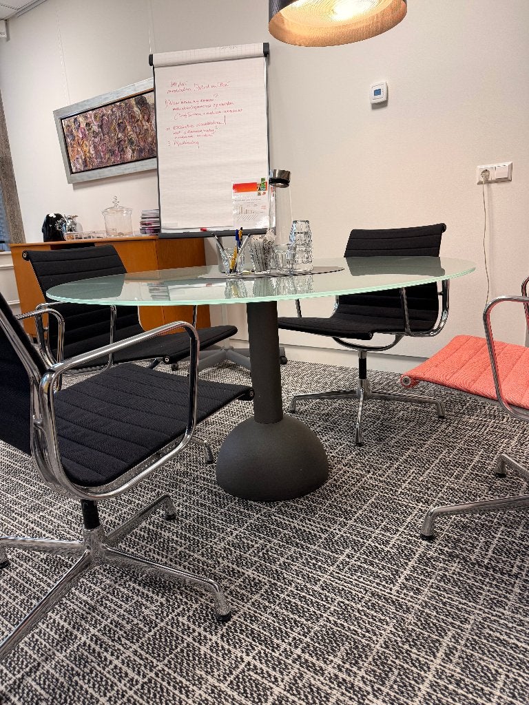 Poltrona Frau design eettafel – Massimo & Lella Vignelli, Huis en Inrichting, Ophalen, Gebruikt, Rond, Glas
