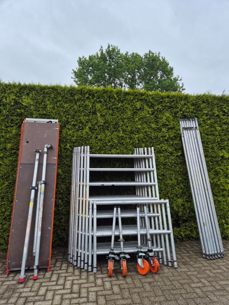 Altrex 5200 serie 10.20 werkhoogte, Ophalen, Gebruikt, Rolsteiger of Kamersteiger, 5 meter of hoger