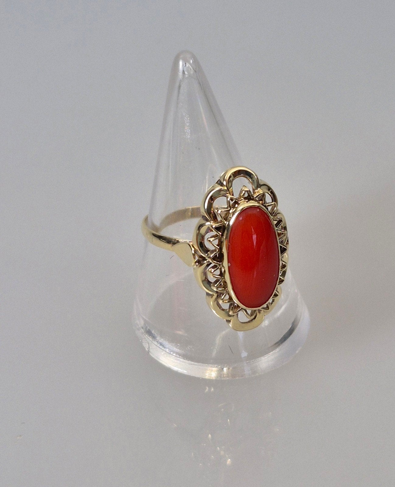 Gouden vintage ring met bloedkoraal, 18 tot 19, Verzenden, Zo goed als nieuw, Dame