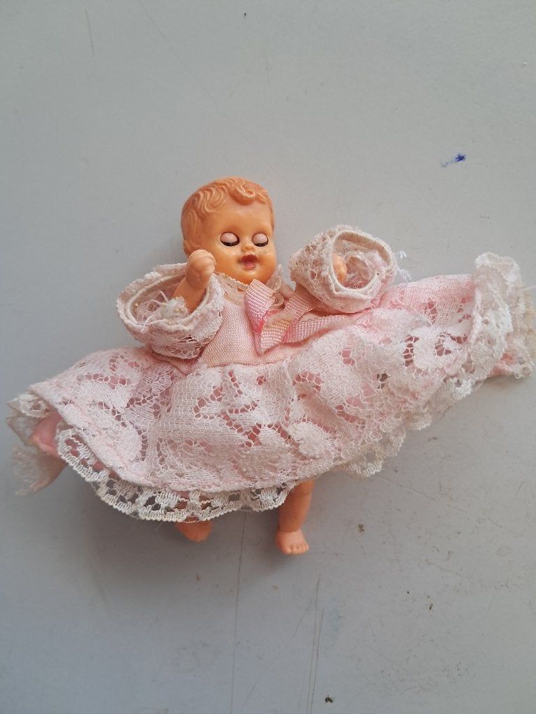 popje,lengte 8 cm-OSKar ,made in Italie-A, Verzamelen, Poppen, Ophalen of Verzenden, Gebruikt, Pop