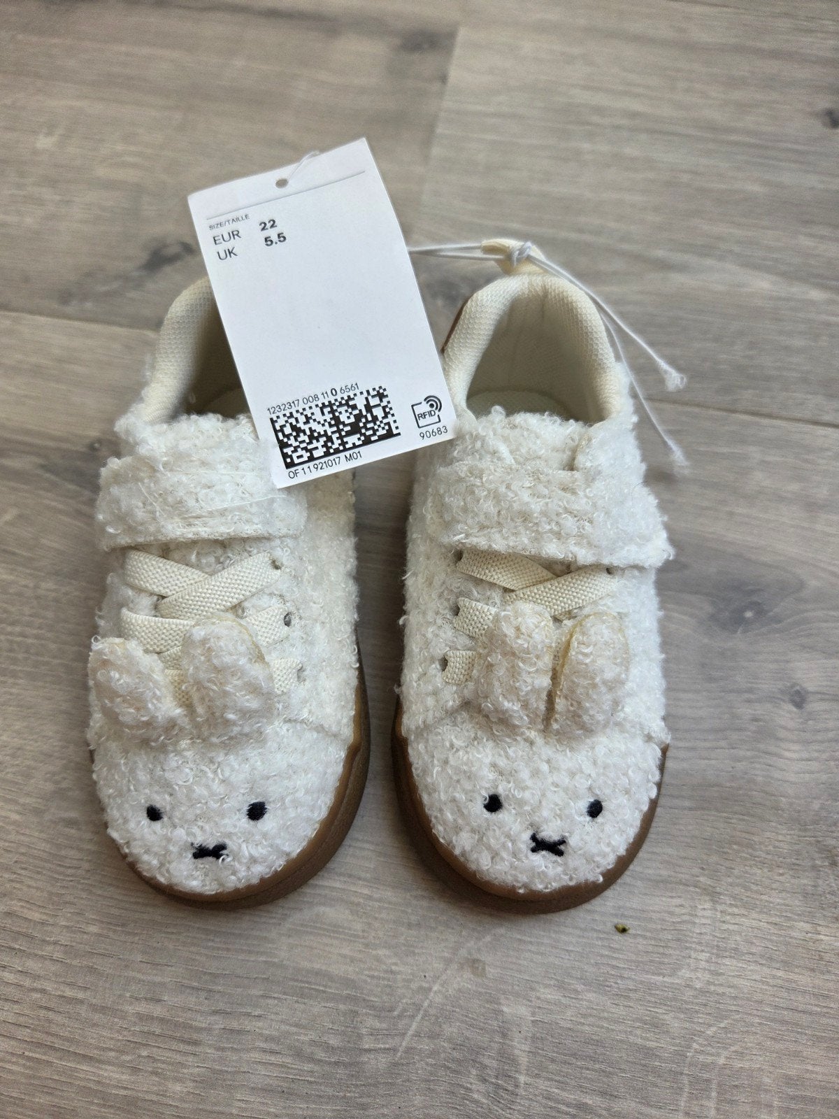 Nieuwe Nijntje schoenen H&M maat 22, Kinderen en Baby's, Babykleding | Schoentjes en Sokjes, Schoentjes, Jongetje of Meisje, H&M