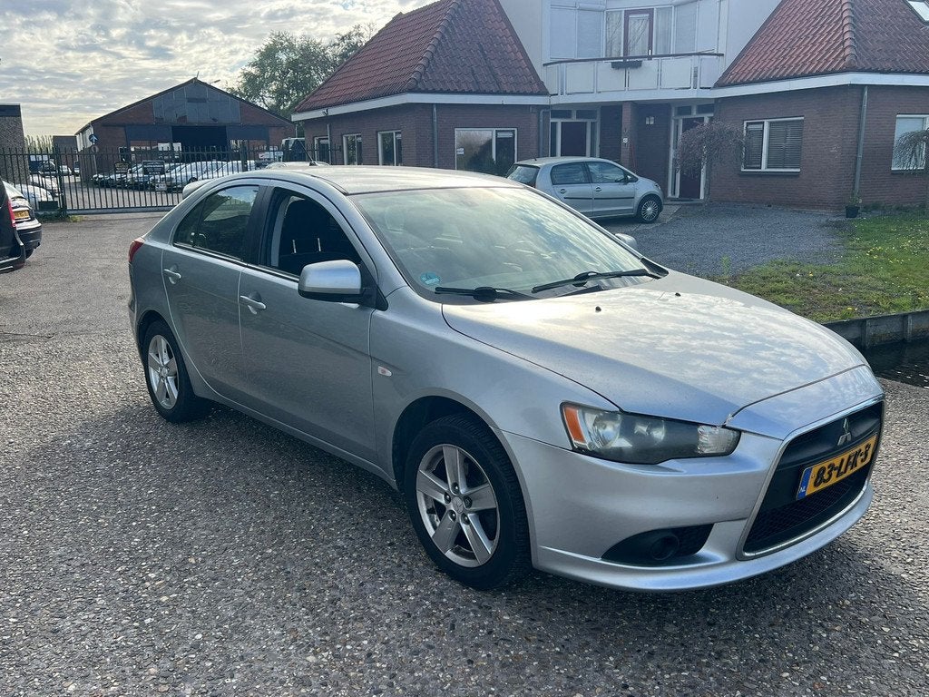 Mitsubishi Lancer Sportback 1.5 Edition One met schade, Auto's, Mitsubishi, Voorwielaandrijving, Gebruikt, 4 cilinders, Bedrijf