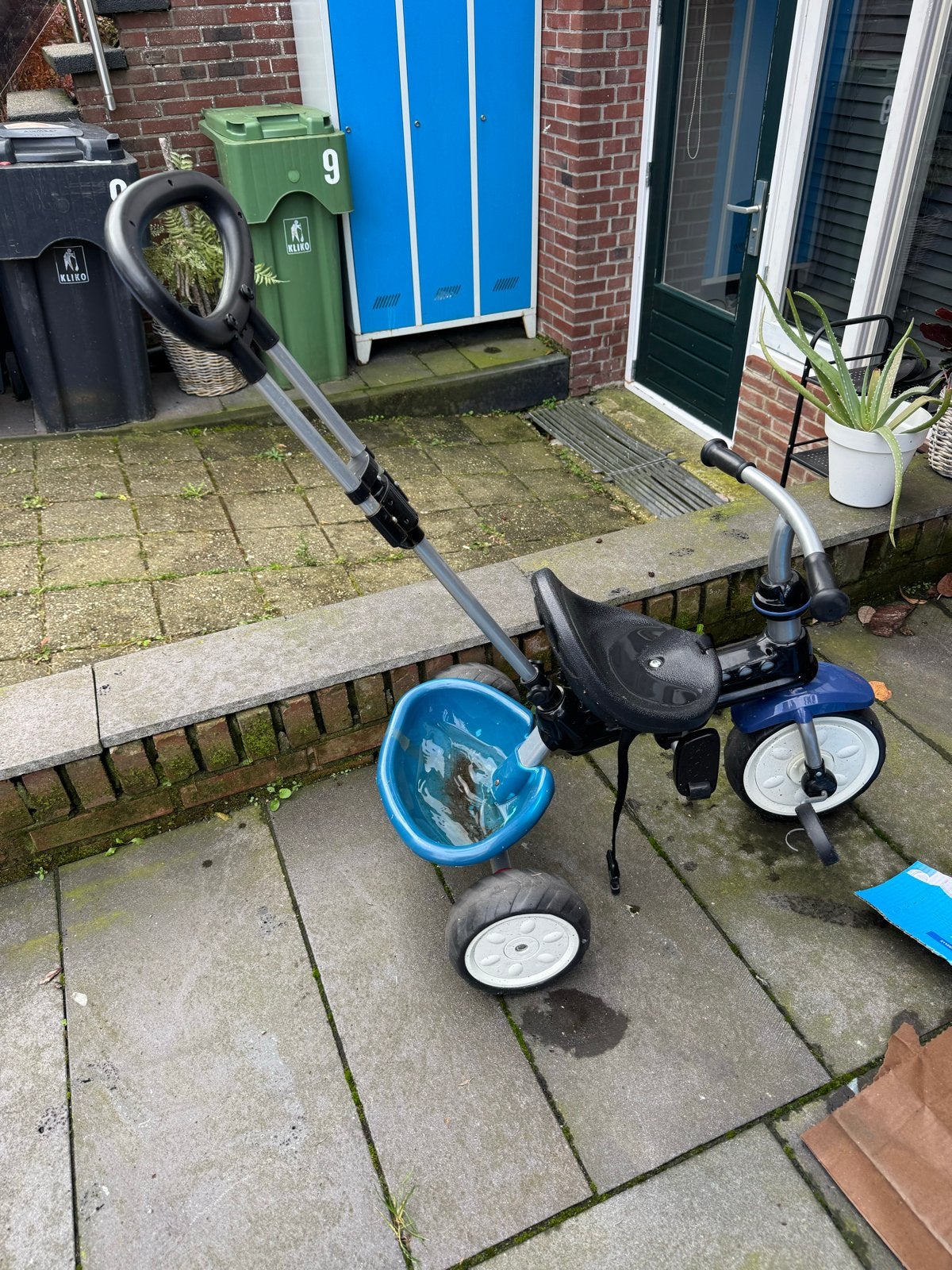 Blauwe driewieler met duwstang, Ophalen, Gebruikt, Duwstang