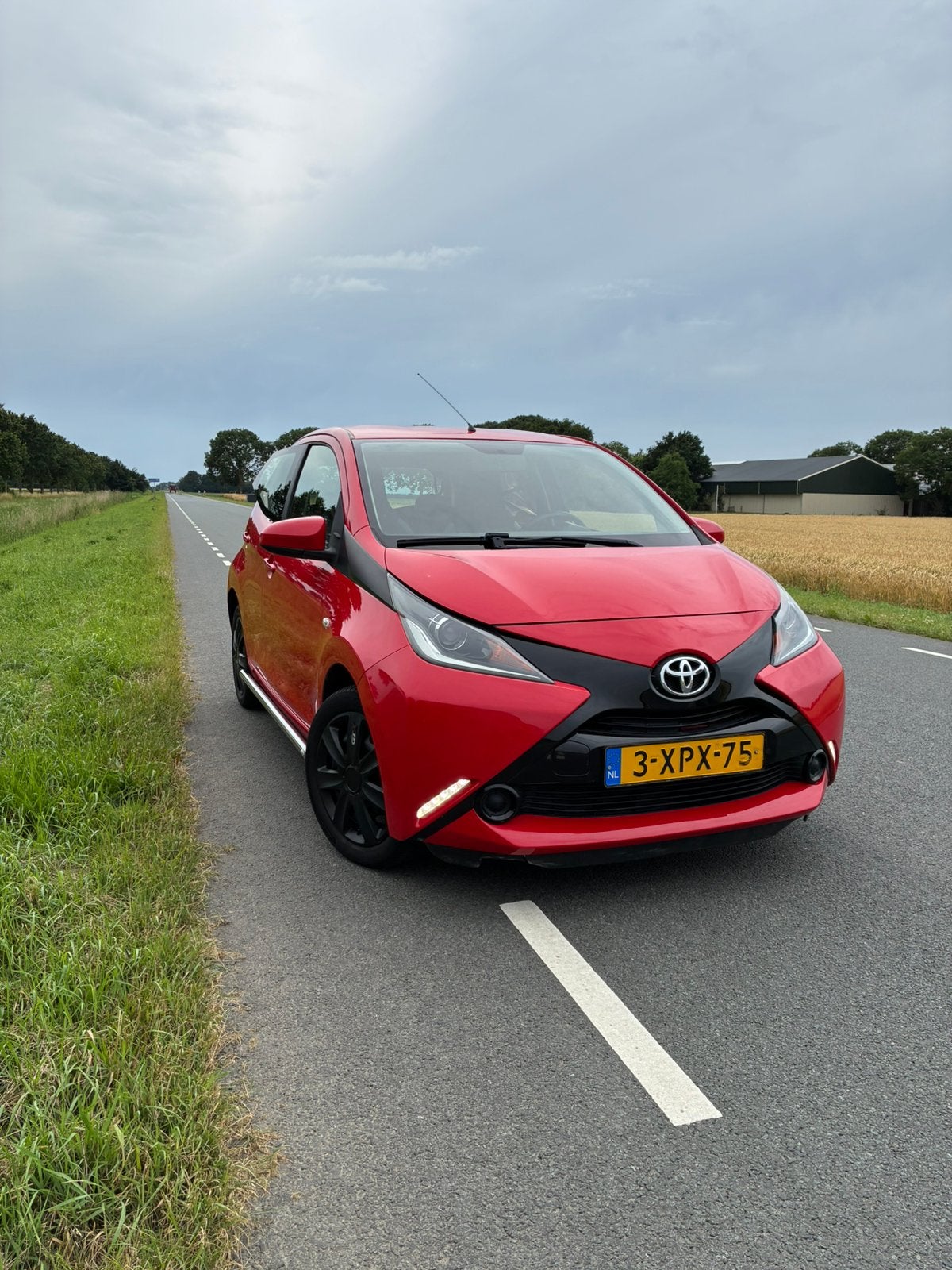 Toyota Aygo 1.0 12V Vvt-i Ddrs 2014 Rood, Auto's, Voorwielaandrijving, 4 stoelen, Origineel Nederlands, Bedrijf