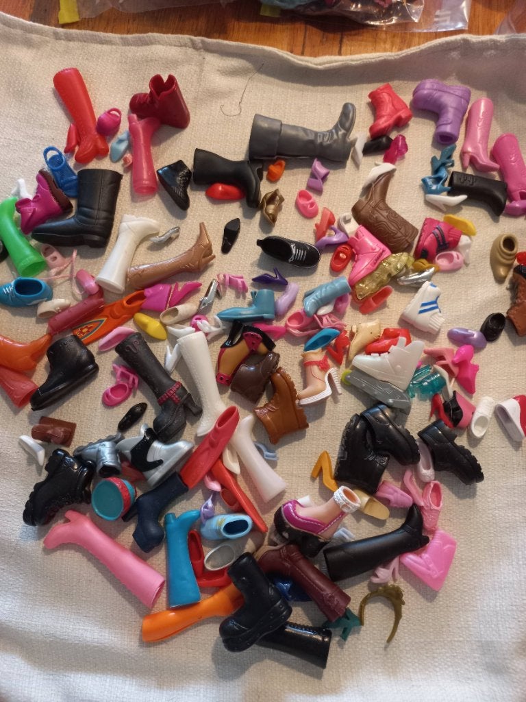 Enkele barbieschoentjes en laarzen, Ophalen of Verzenden, Gebruikt, Accessoires