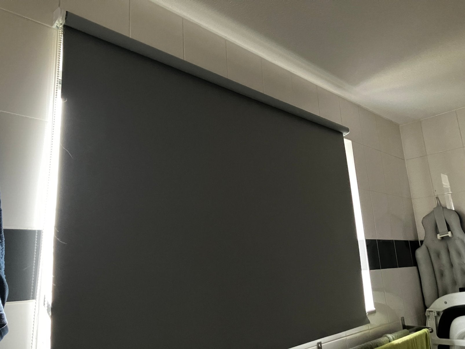 2 verduisterend rolgordijn max 140 x 170cm, Huis en Inrichting, Ophalen, Grijs, Rolgordijn, Verduisterend