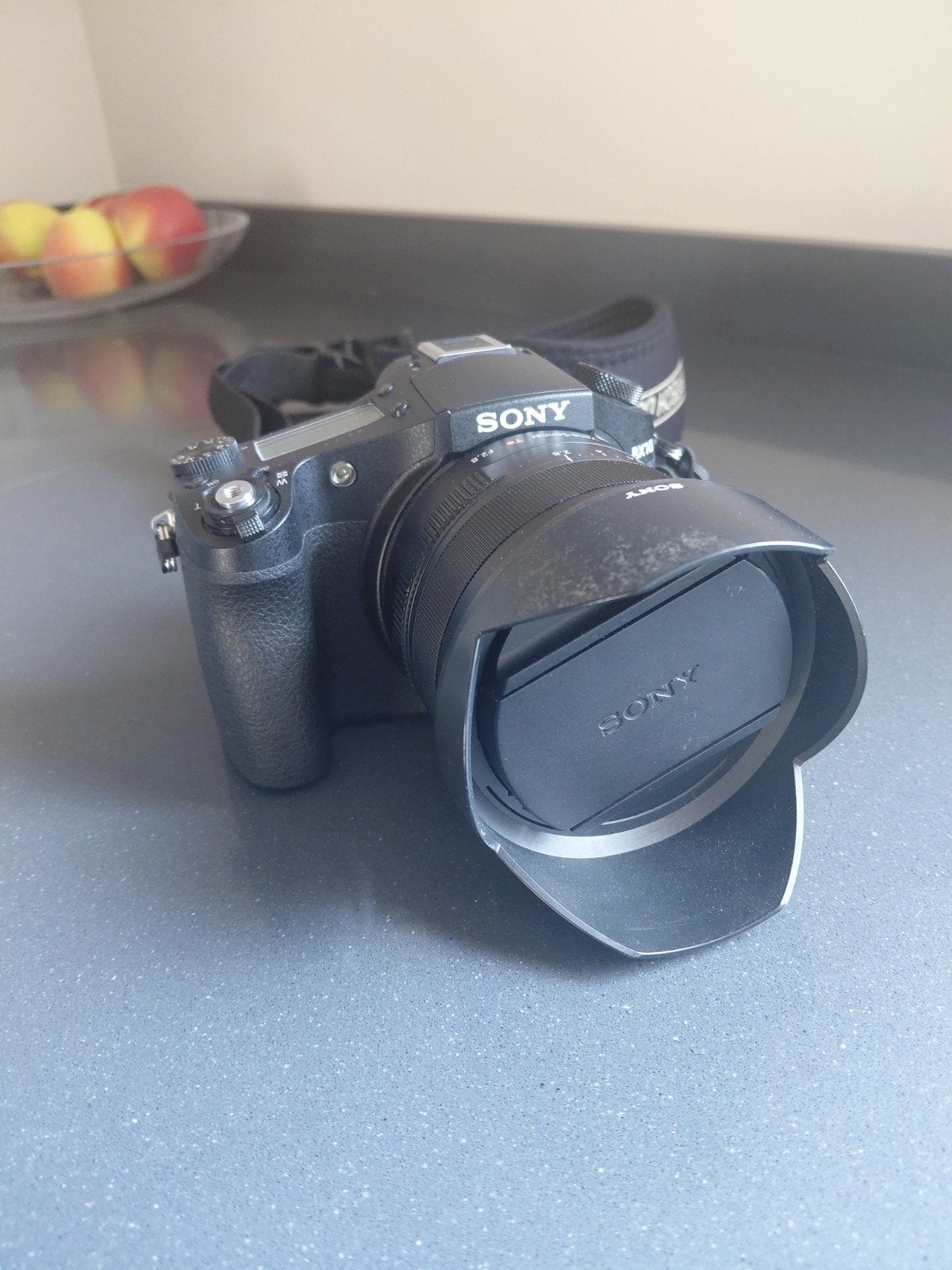 Sony DSC RX10 (oud model) met accessoires, Ophalen of Verzenden, Sony, 8 keer of meer