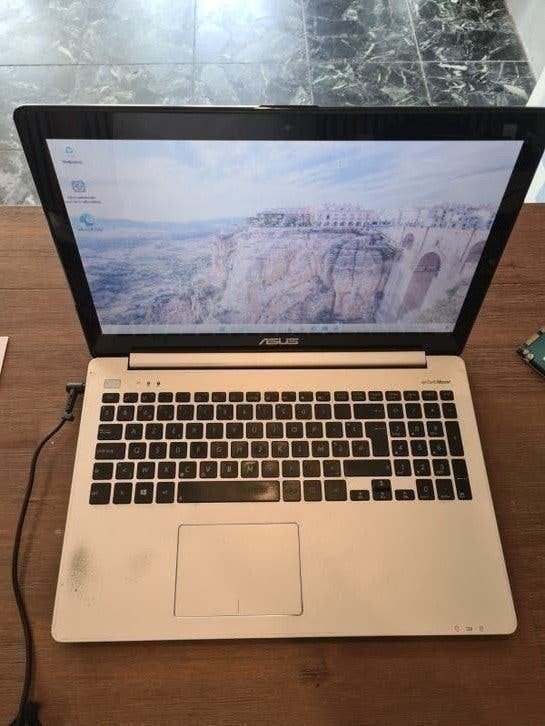 Asus S551L Touchscreen Laptop - Accu defect, zonder oplader, 20 GB, Asus, Met touchscreen, Ophalen of Verzenden