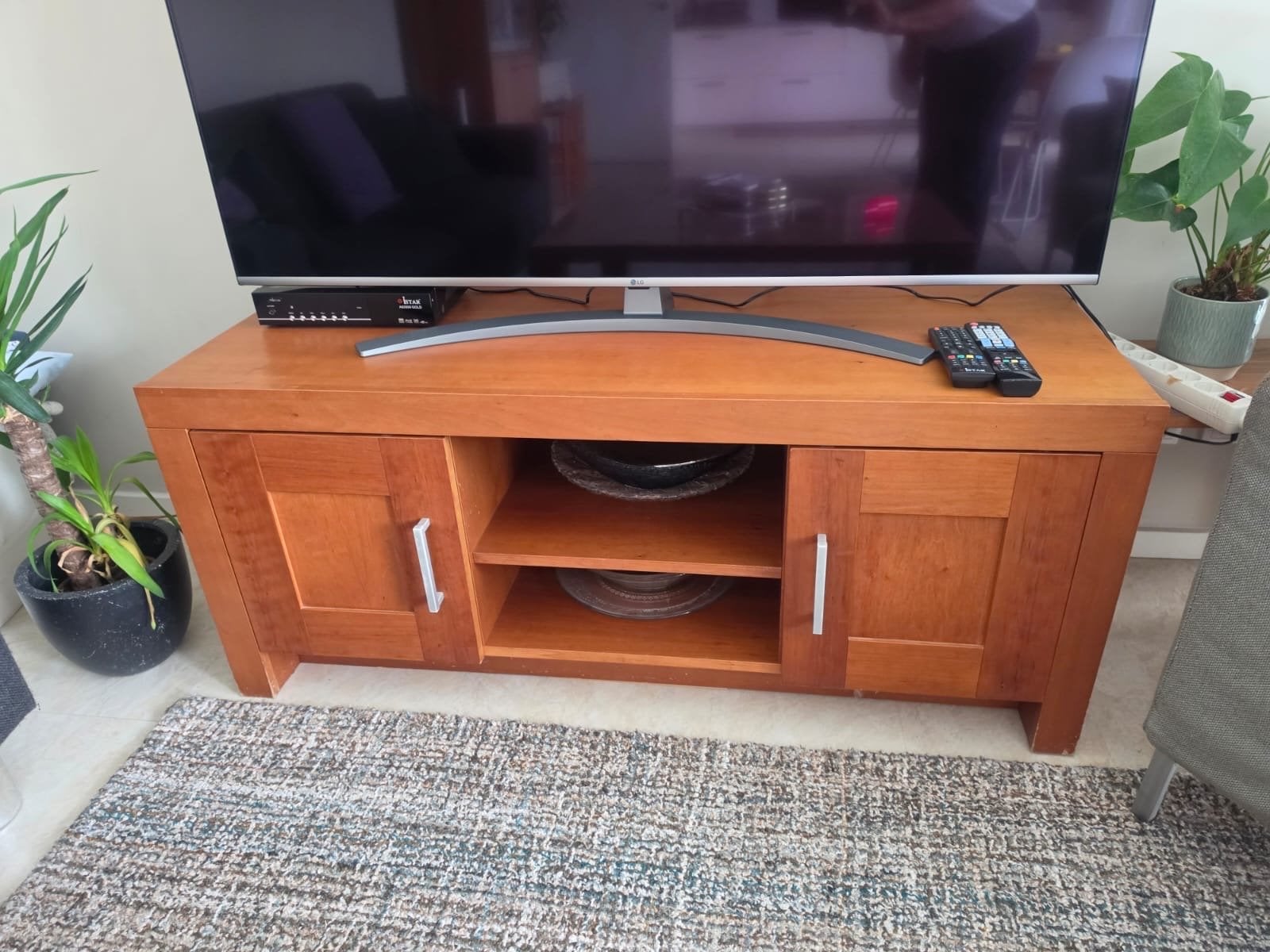 Tv meubel kersen in goede staat - 120x56x50 cm, Huis en Inrichting, Kasten | Televisiemeubels, Ophalen, Gebruikt, 100 tot 150 cm